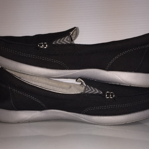 black canvas crocs